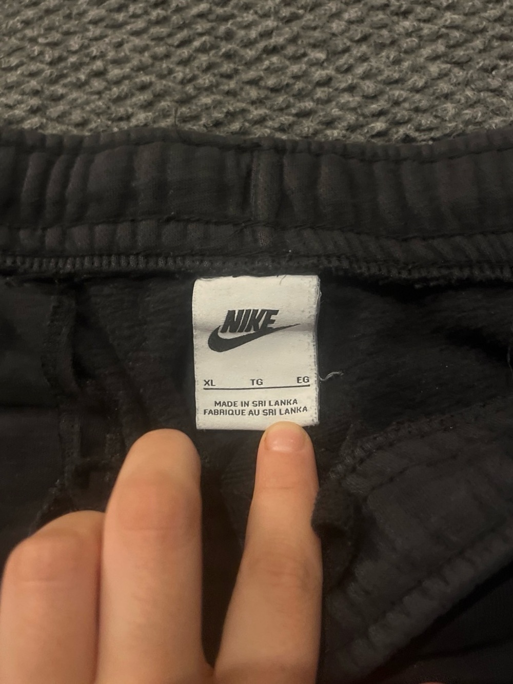 Black Nike sweatpants - Picture 2 of 4